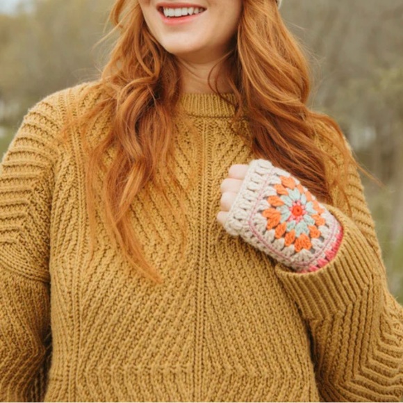 Woodstock Crochet Handwarmer by French Knot - Picture 2 of 6